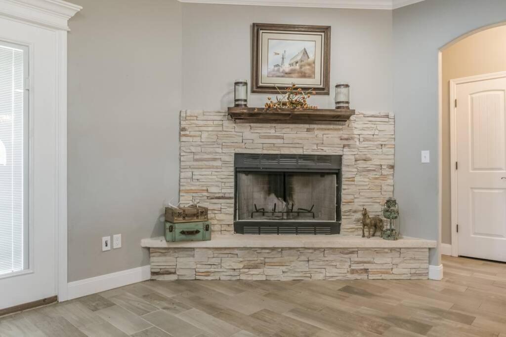 Cheerful 3 Bedroom Home, King Bed, 10 Min From Palo Duro Canyon, Fireplace, Washer Dryer Canyon