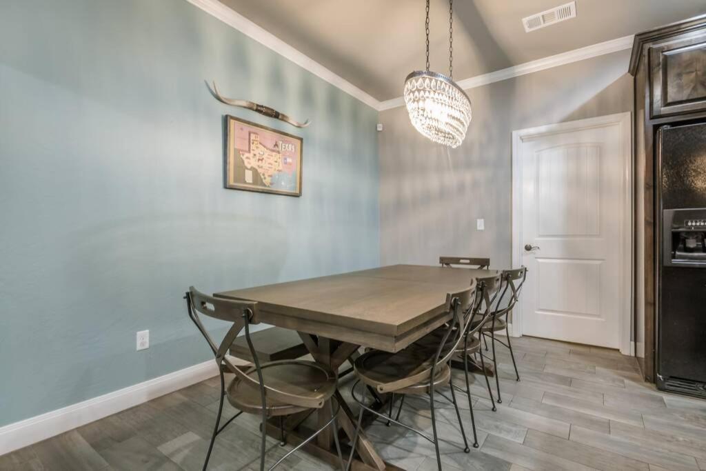 Cheerful 3 Bedroom Home, King Bed, 10 Min From Palo Duro Canyon, Fireplace, Washer Dryer Canyon