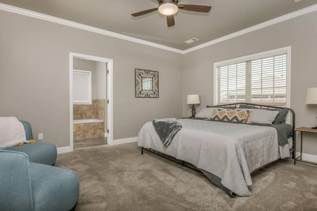 Cheerful 3 Bedroom Home, King Bed, 10 Min From Palo Duro Canyon, Fireplace, Washer Dryer Canyon