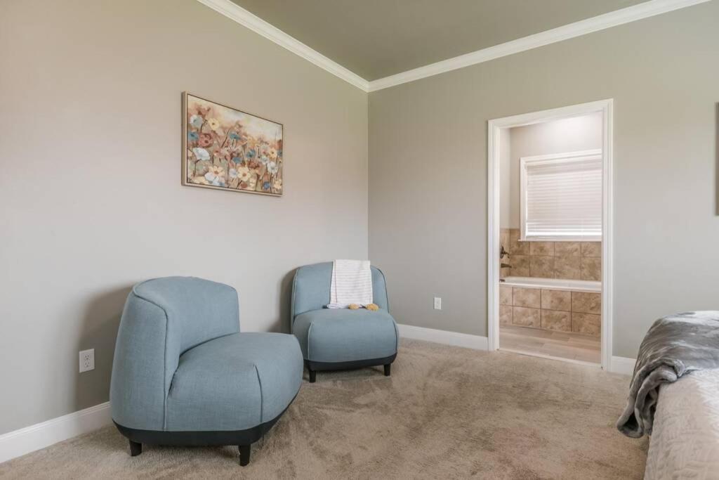 Cheerful 3 Bedroom Home, King Bed, 10 Min From Palo Duro Canyon, Fireplace, Washer Dryer * Canyon