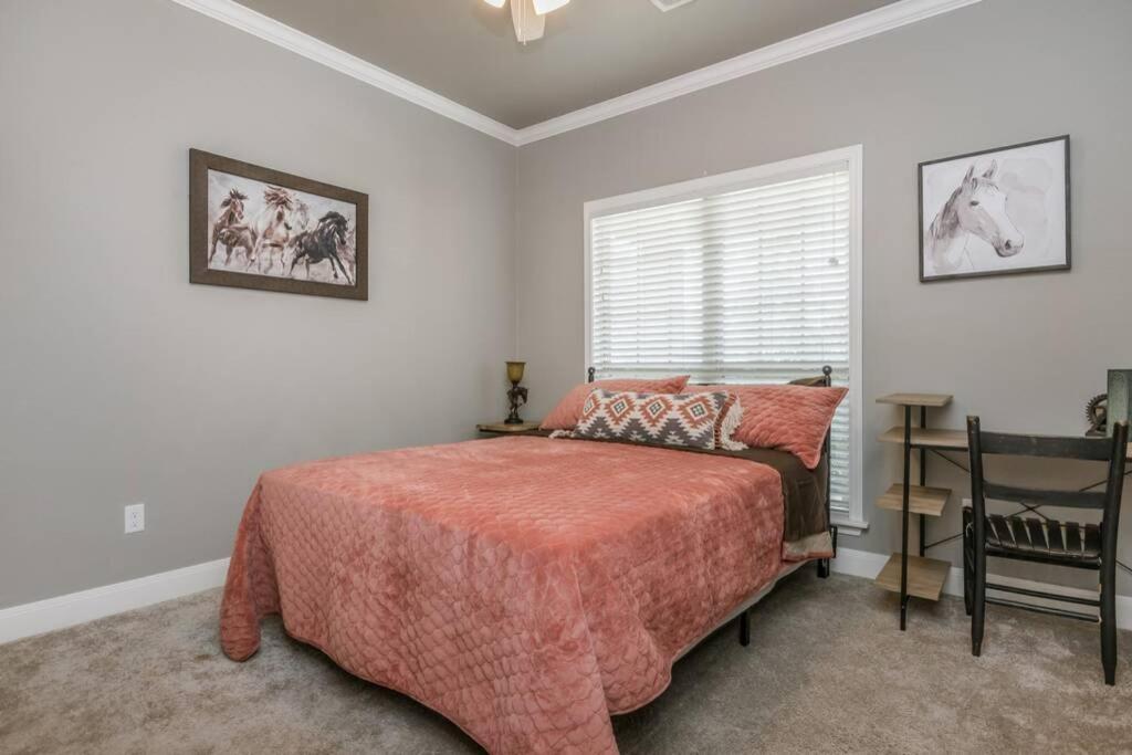 Holiday home Cheerful 3 Bedroom Home, King Bed, 10 Min From Palo Duro Canyon, Fireplace, Washer Dryer Canyon