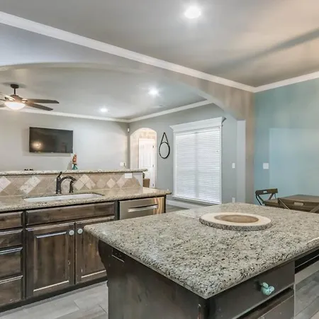 Cheerful 3 Bedroom Home, King Bed, 10 Min From Palo Duro Canyon, Fireplace, Washer Dryer Exterior foto