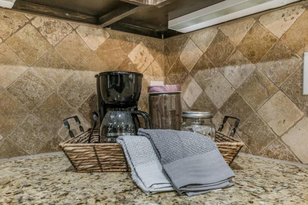 Cheerful 3 Bedroom Home, King Bed, 10 Min From Palo Duro Canyon, Fireplace, Washer Dryer Сasa de vacaciones Canyon
